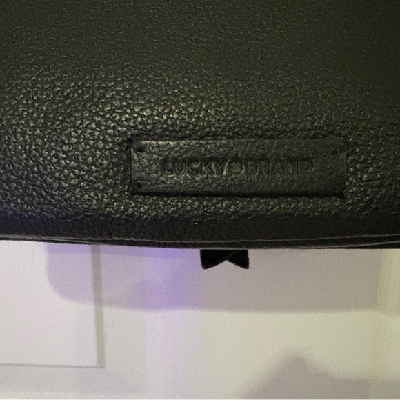 EUC Lucky Brand GENUINE LEATHER Jill Black convertible wallet crossbody - Picture 8 of 9